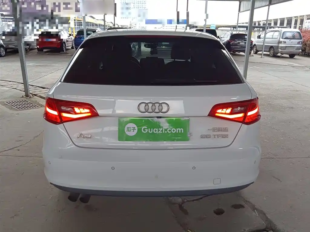 Audi A3 2014 Sportback 35 TFSI Automatic Comfort фото 4
