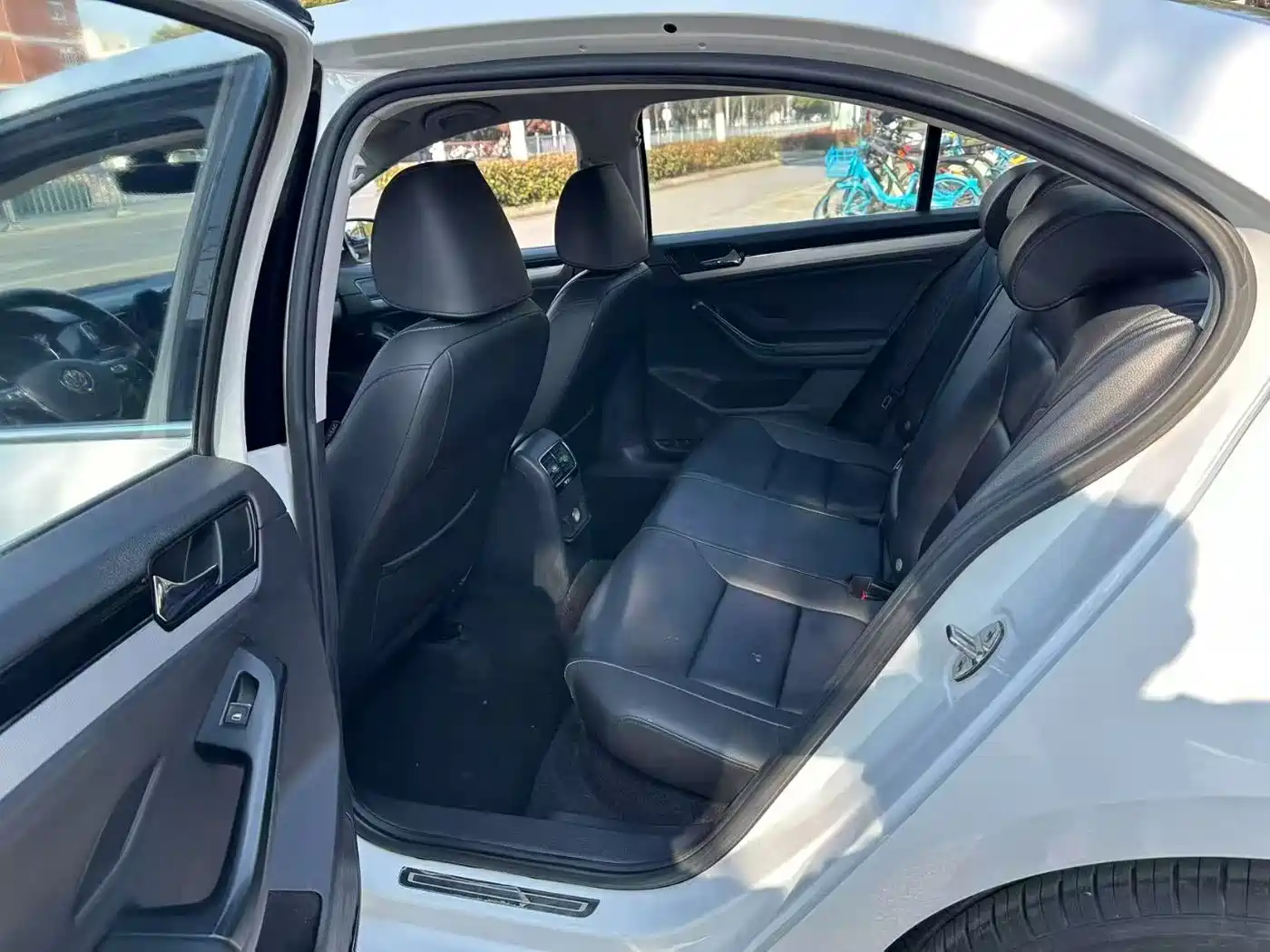 Volkswagen Sagitar 2014 1.4TSI Automatic Luxury фото 6