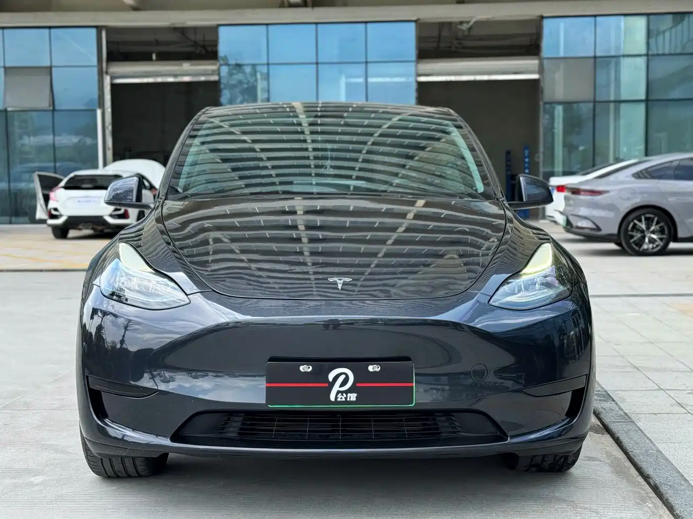 TESLA MODEL Y