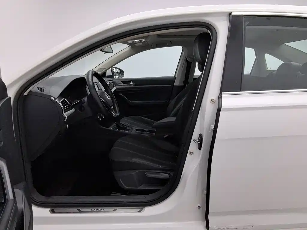 Фото 10 - Volkswagen Lavida