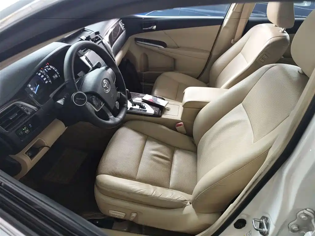 Toyota Camry 2015 2.0G Leading Edition фото 11
