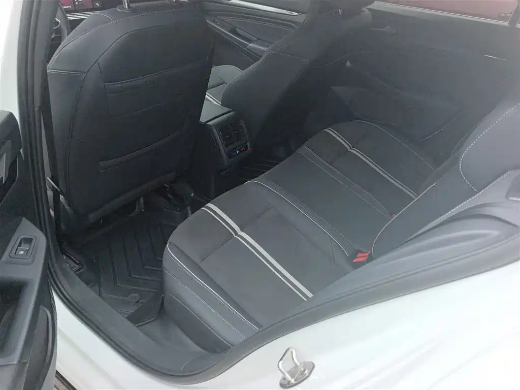 Volkswagen Golf 2021 280TSI DSG R-Line фото 22