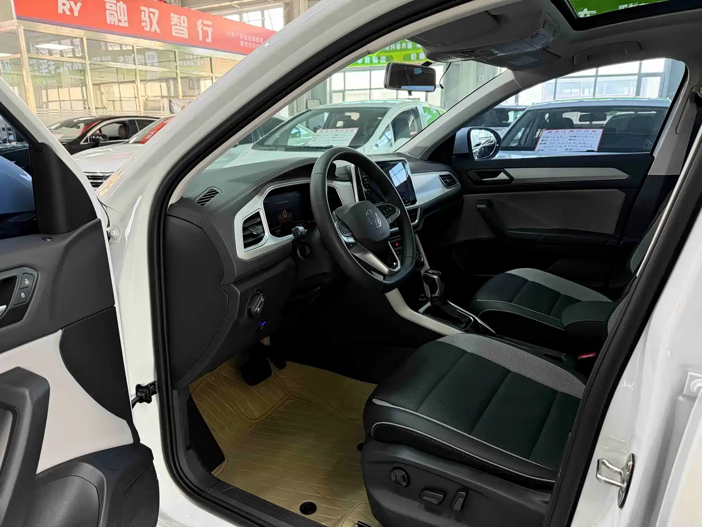 Volkswagen T-ROC 2023 280TSI DSG 2WD Time Edition фото 7