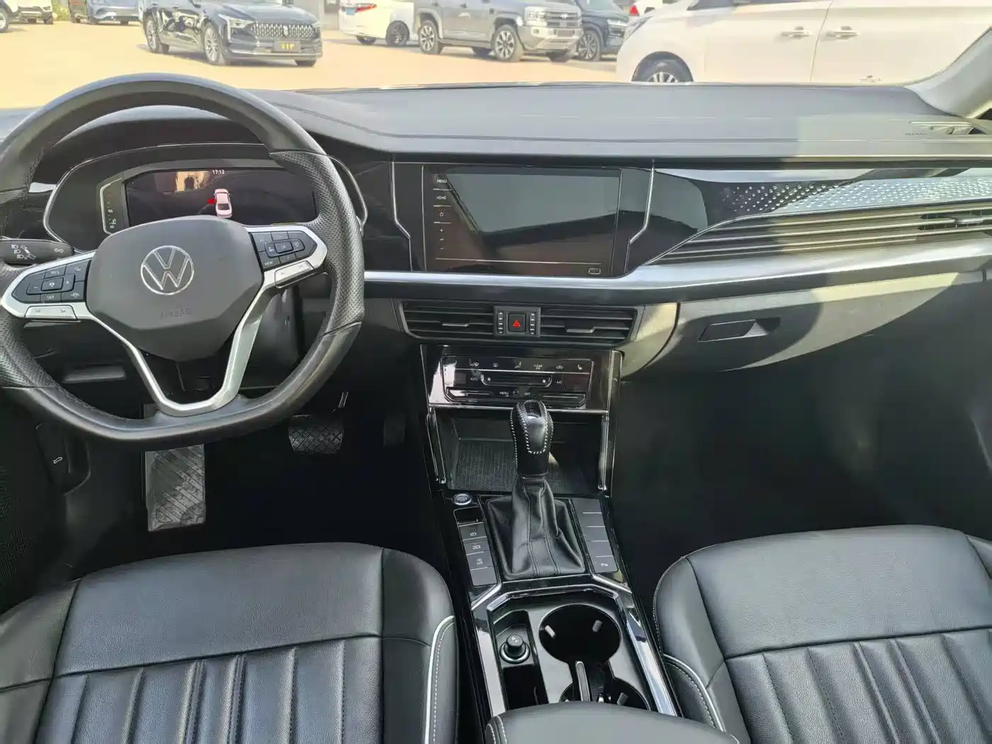 Volkswagen Passat 2023 330TSI Starlight Luxury Edition фото 8