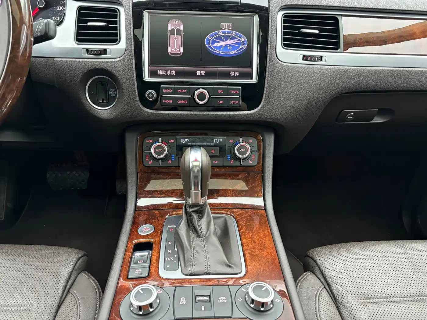 Volkswagen Touareg 2013 3.0TSI X 10th Anniversary Limited Edition фото 11