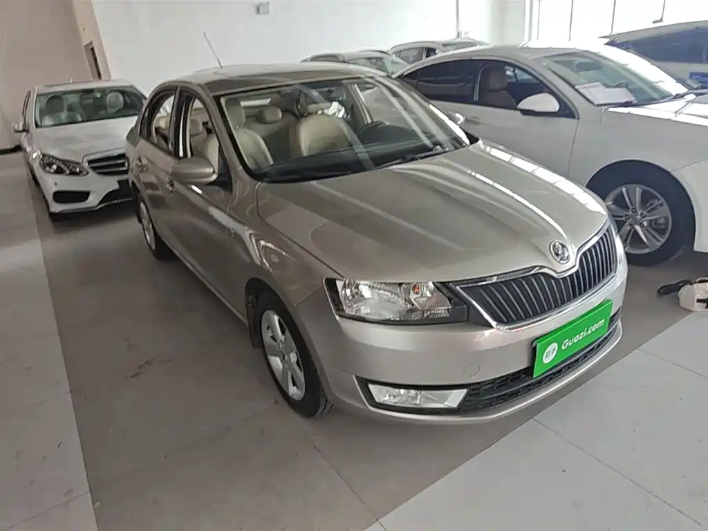 Škoda Rapid 2016 1.6L Automatic Pioneer Edition фото 4