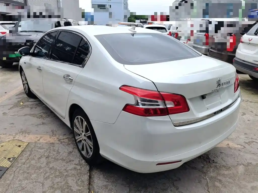Peugeot 408 2015 Model 1.2T Automatic Luxury Edition фото 5