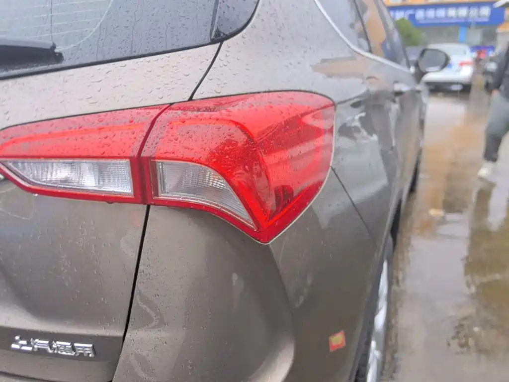 Photo 8 - Buick Envision Plus