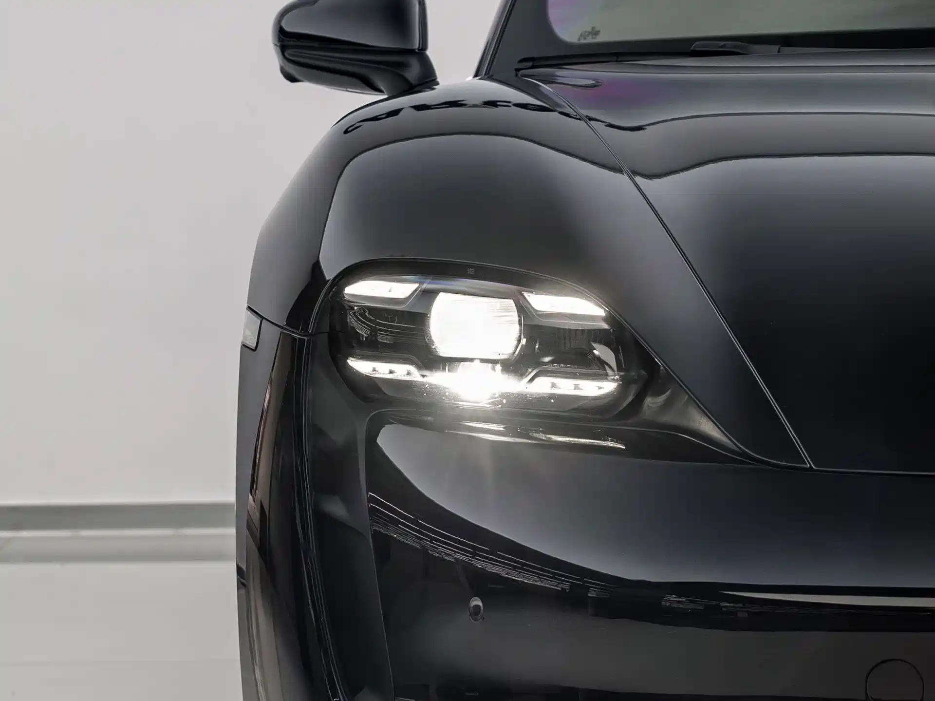 صورة 8 - Porsche Taycan