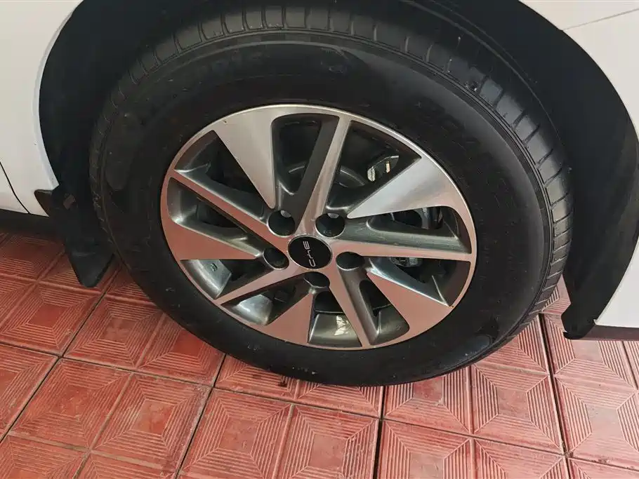 BYD Qin PLUS 2025 DM-i Smart Drive 55KM Leader фото 6