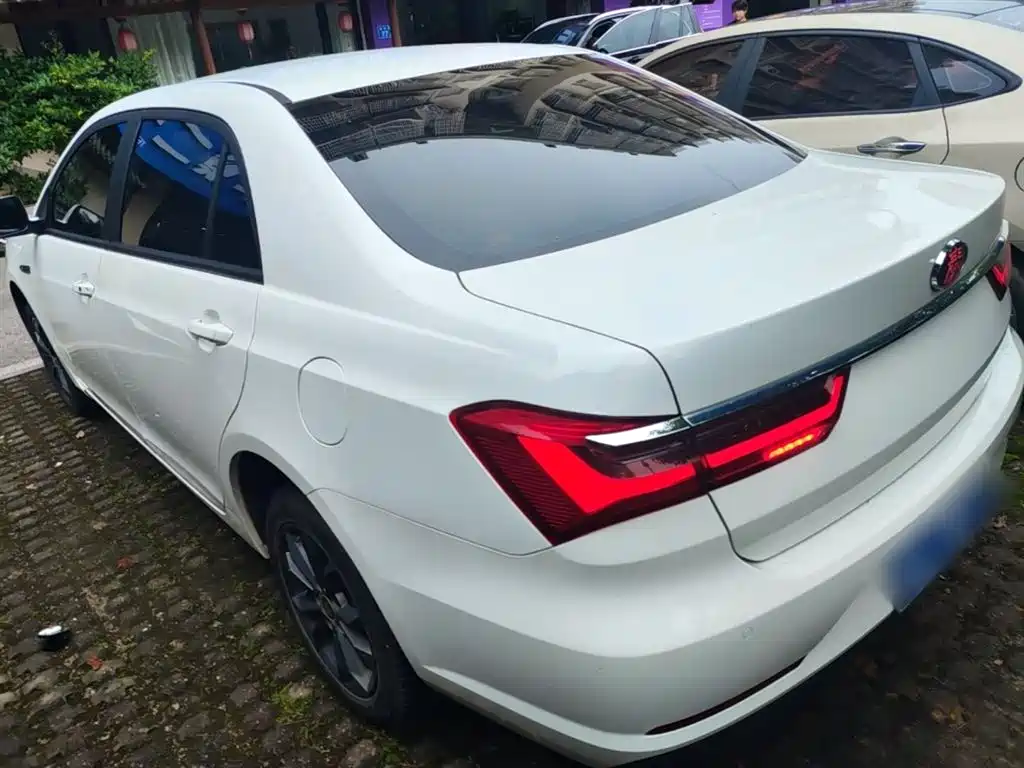 BYD Qin 2019 1.5L Automatic Luxury Edition фото 5