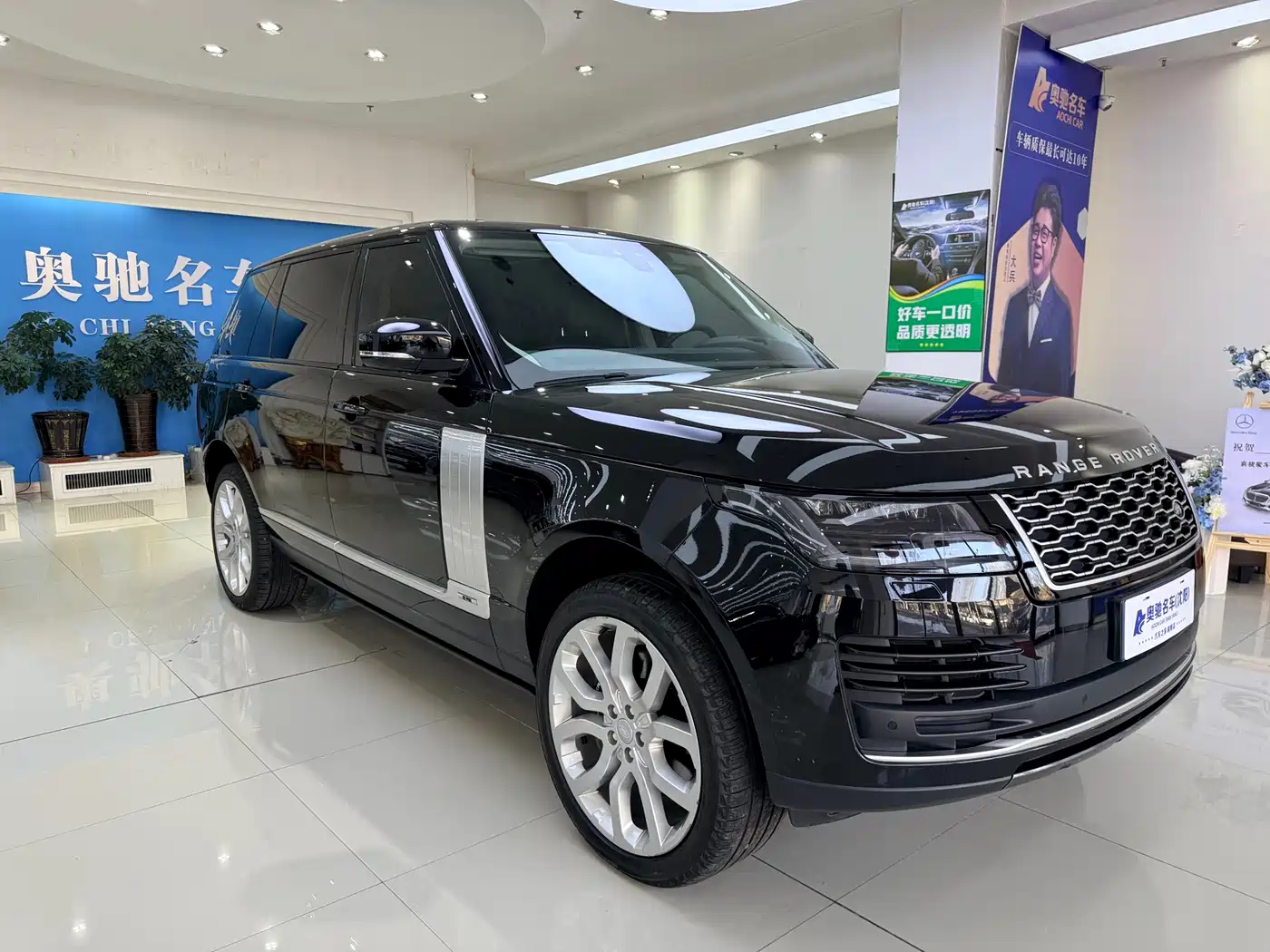 Land Rover Range Rover 2022 3.0 L6 400PS Heritage Extended Classic Edition фото 3
