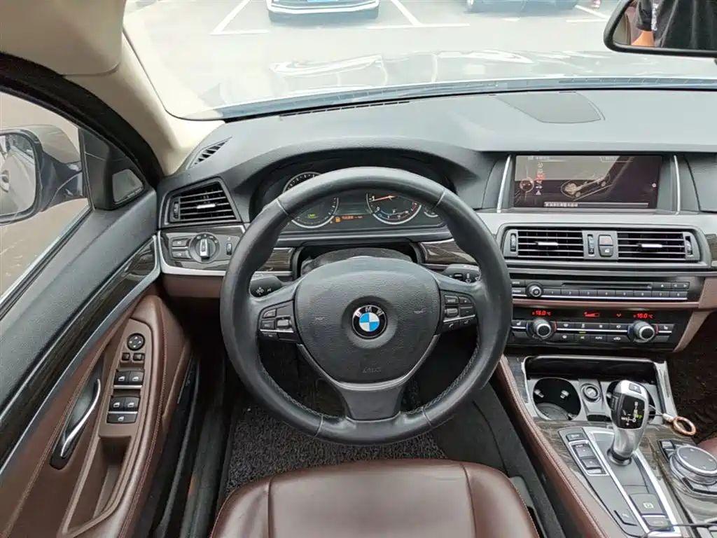 BMW 5 Series 2017 525Li Luxury Design Package фото 17