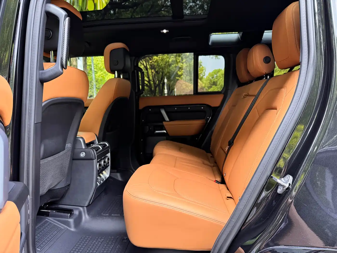 Land Rover Defender 2024 110 5.0T V8 фото 6