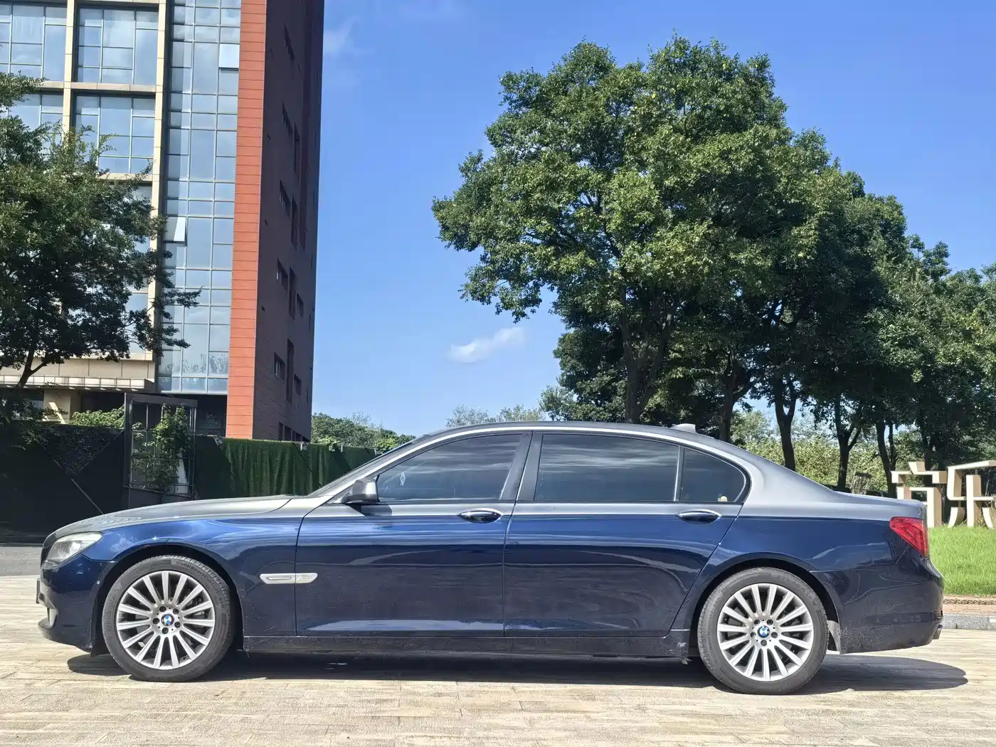 Фото 4 - BMW 7 Series