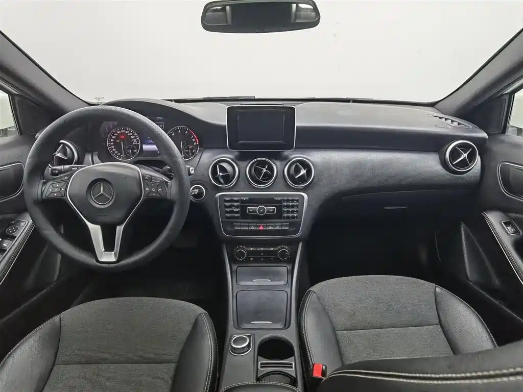Mercedes-Benz A-Class (Import) 2015 A 180 фото 5