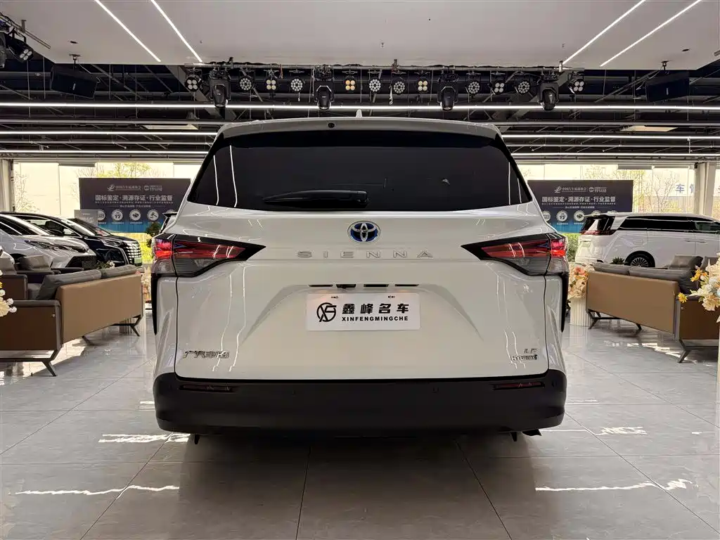 Toyota Sienna 2023 2.5L Hybrid Comfort Edition фото 27