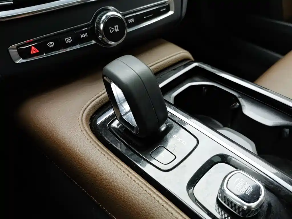 Volvo S90 Plug-in Hybrid 2022 T8 Recharge Plug-in Hybrid Momentum Luxury Edition фото 13
