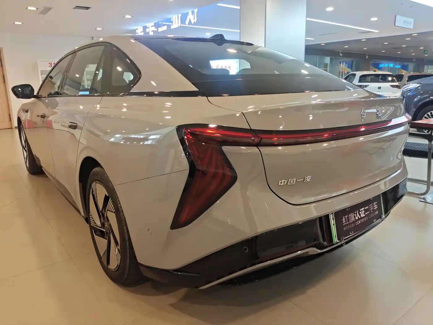 Hongqi EH7 2025 640 AWD Smart Selection Edition фото 3