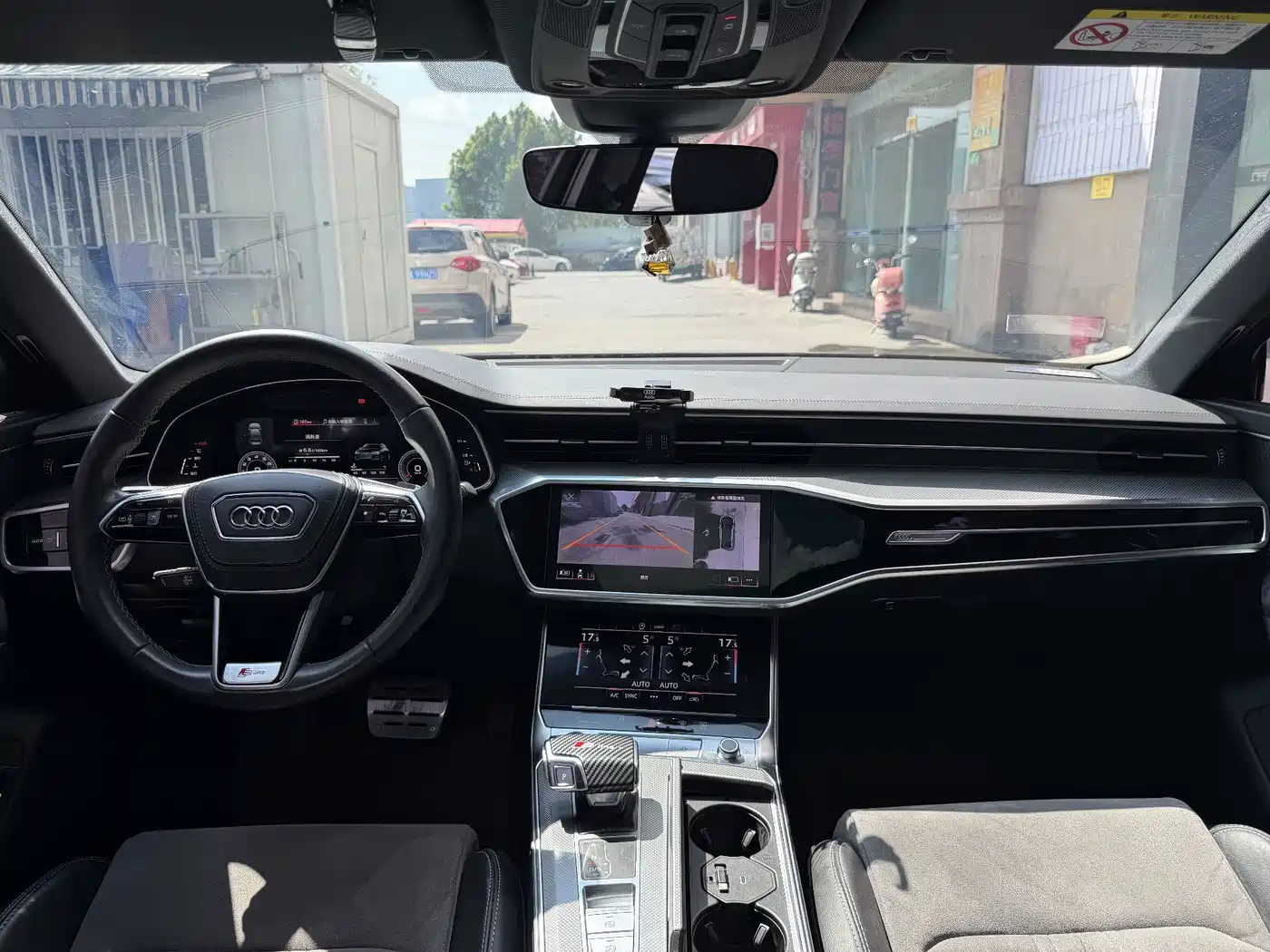 Фото 4 - Audi A6L