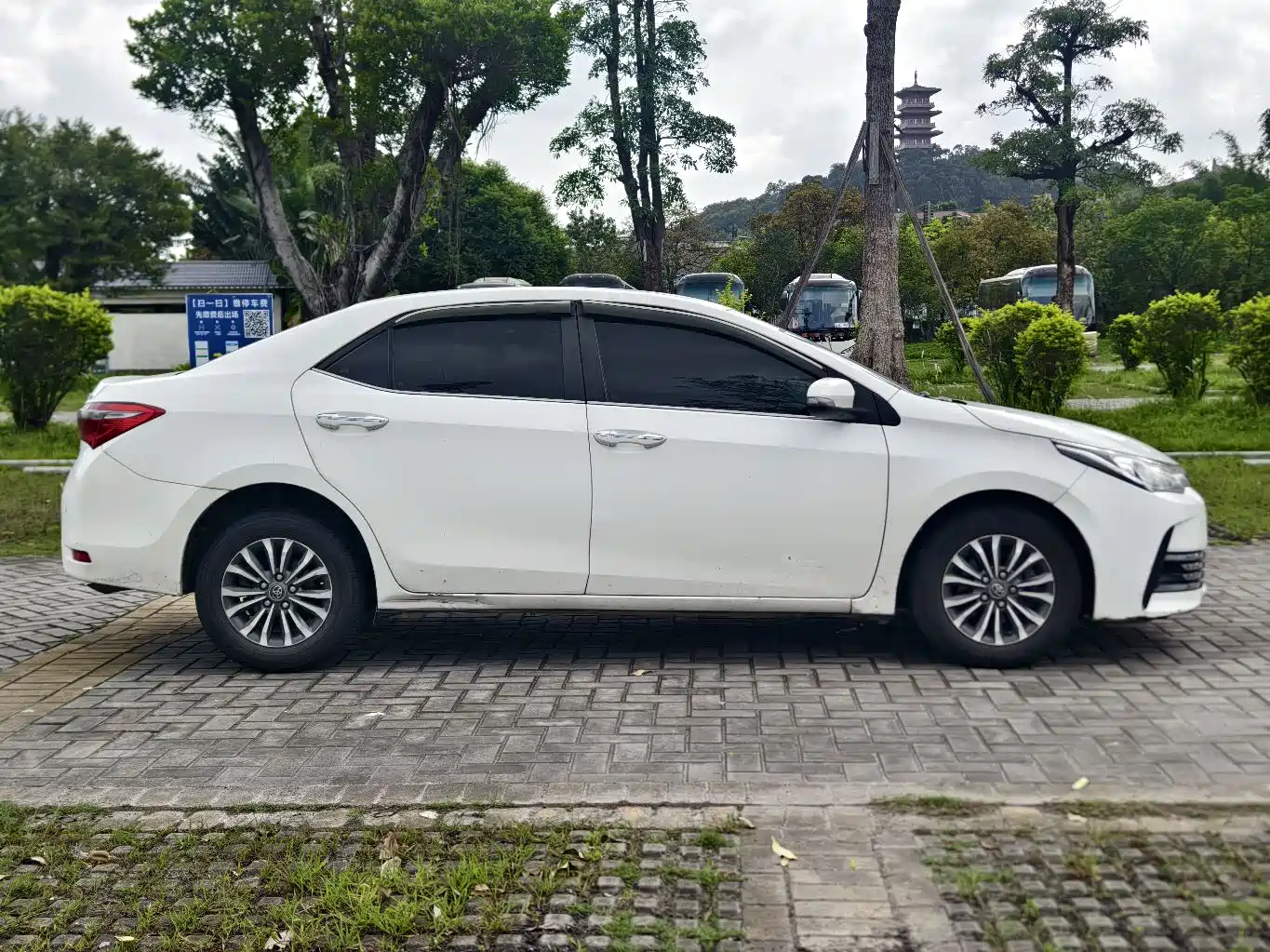 Toyota Corolla 2017 Facelift 1.2T S-CVT GL фото 4
