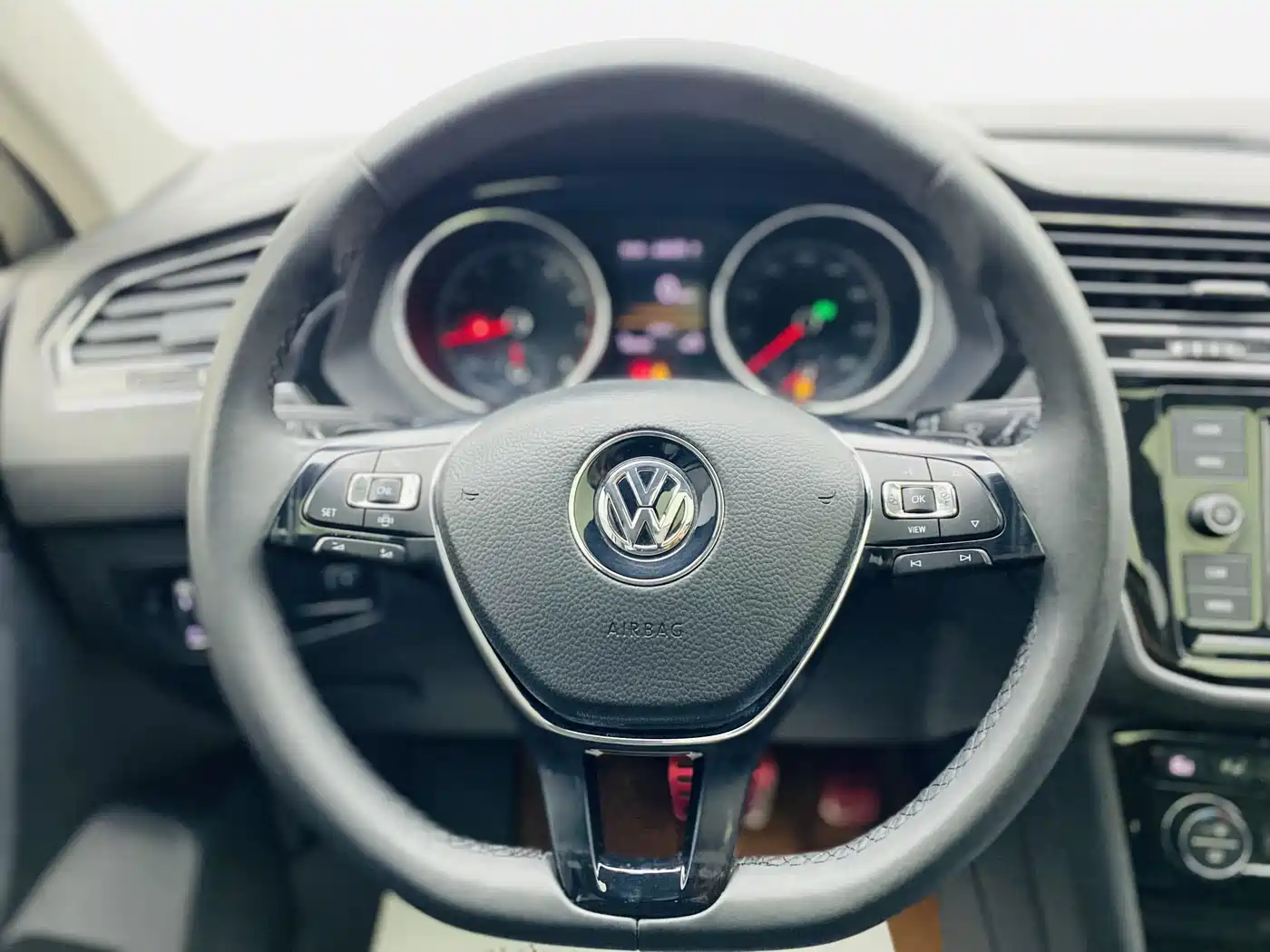 Volkswagen Tiguan L 2018 Facelift 330TSI Automatic 2WD Luxury Edition фото 8