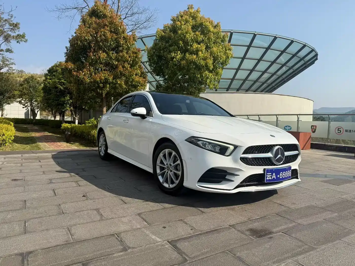 Mercedes-Benz A-Class 2019 A 200 L Sport Sedan фото 3