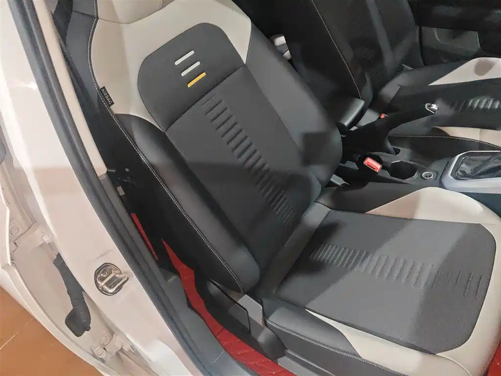 Volkswagen Polo 2019 Plus 1.5L Automatic Colorful Tech Edition фото 25
