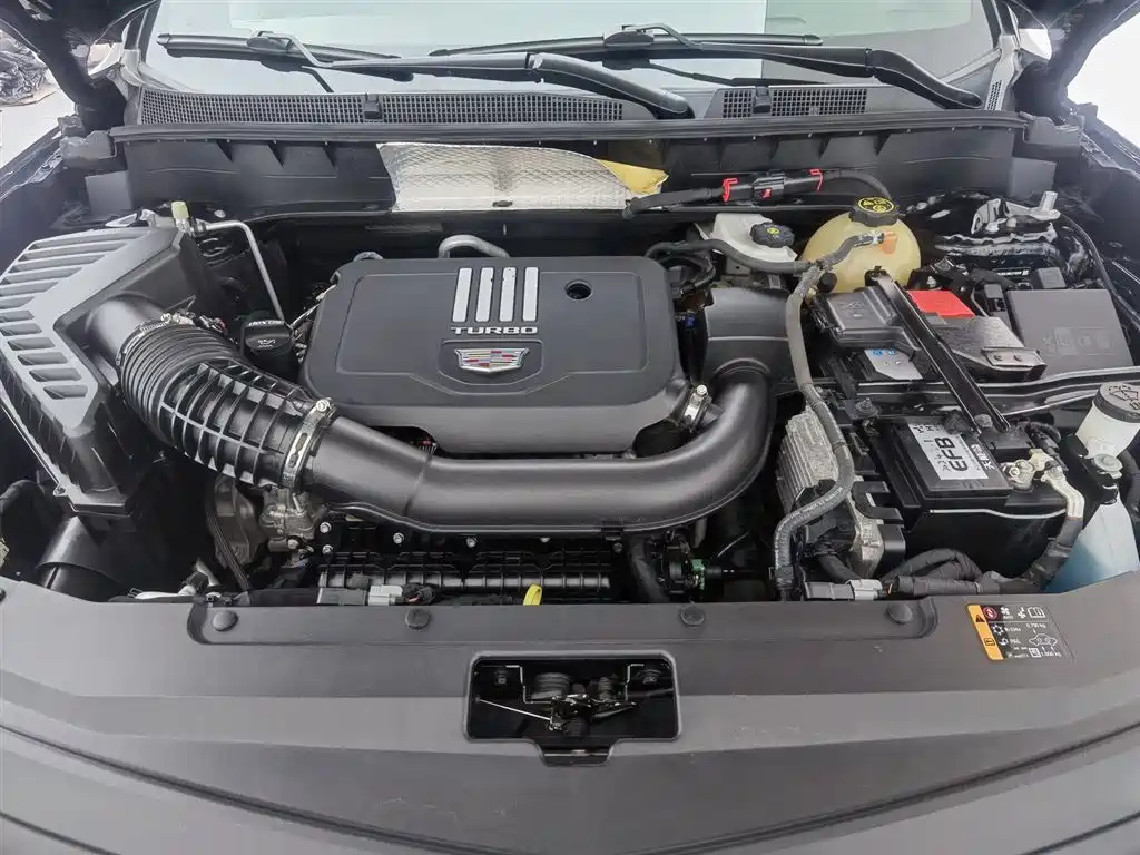 CADILLAC XT6