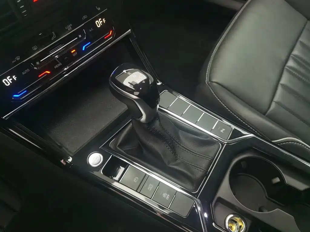 Volkswagen Passat 2023 Facelift 330TSI Elite Edition фото 13