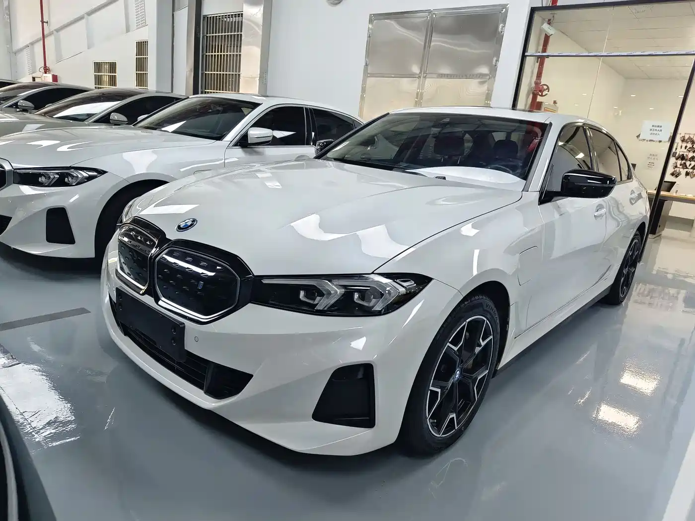 BMW i3 2023 eDrive 40 L Shadowline Package