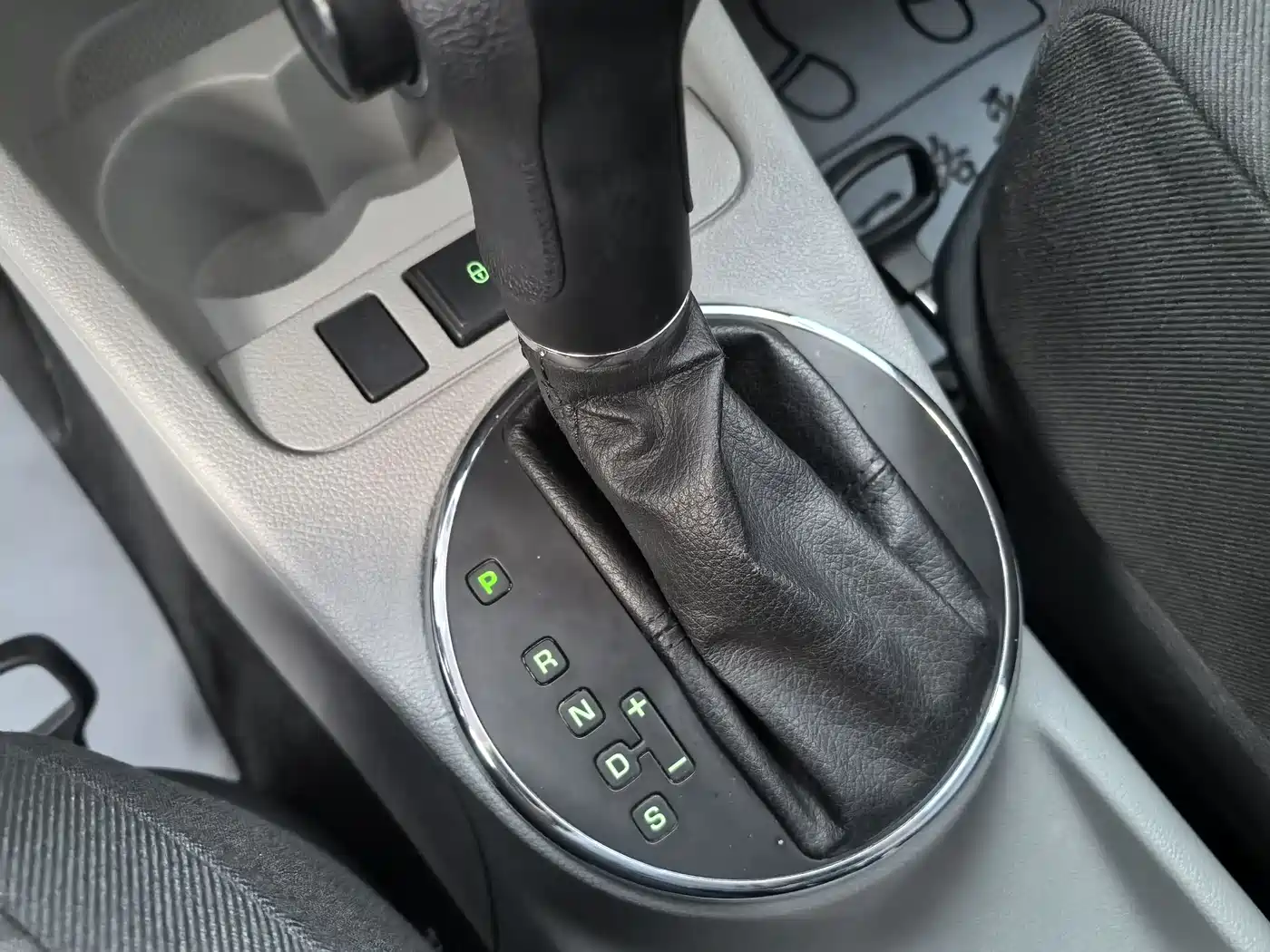 Škoda Fabia 2012 1.4L Automatic Crystal Spirit Edition фото 9