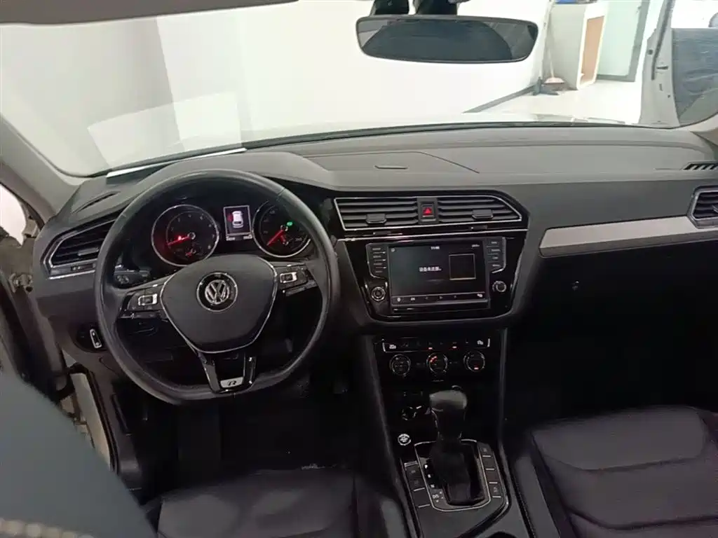 Volkswagen Tiguan L 2018 330TSI Automatic 2WD Luxury Edition фото 10