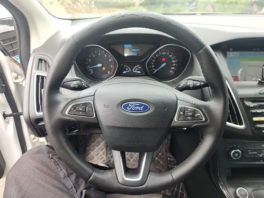 Фото 11 - Ford Focus