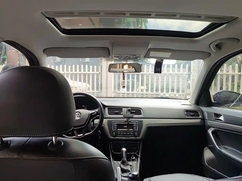 Volkswagen Lavida 2015 1.6L Automatic Comfort Edition фото 9