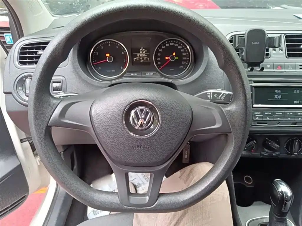 Volkswagen Polo 2014 1.6L Automatic Comfort Edition фото 11
