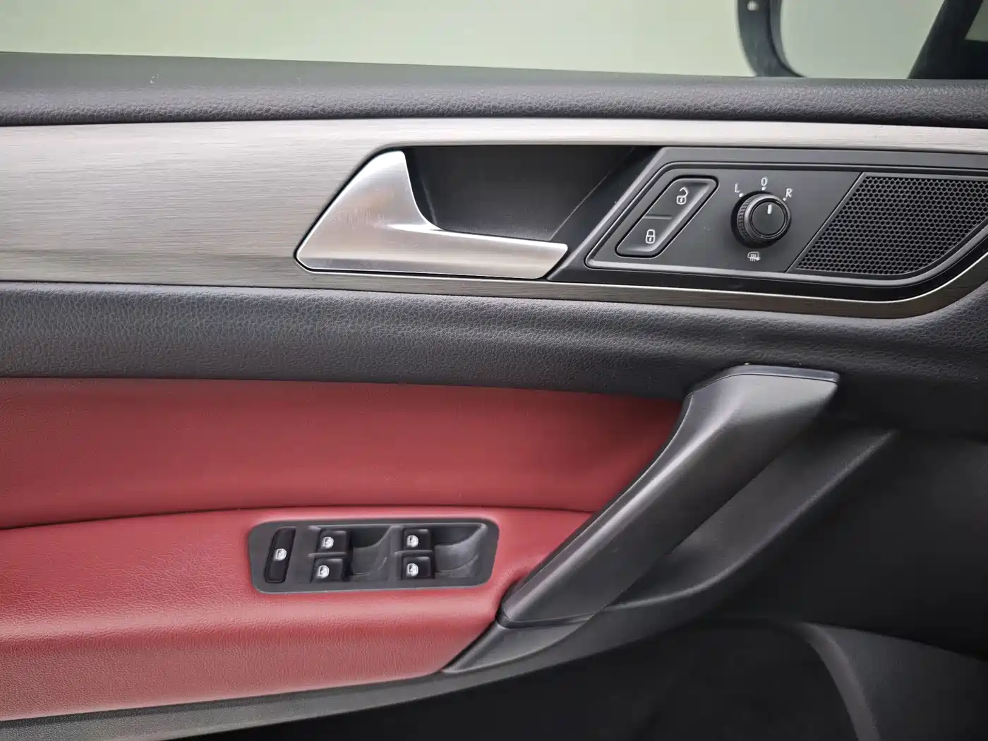 Volkswagen Golf Sportsvan 2018 1.6L Automatic Comfort фото 25