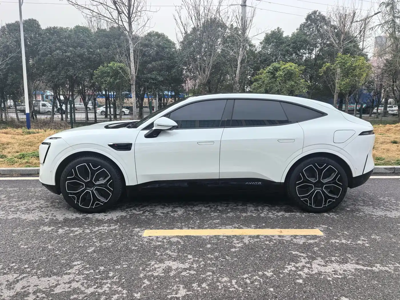 Avatr 11 2022 Long Range Dual Motor Luxury Edition 4-Seater фото 3