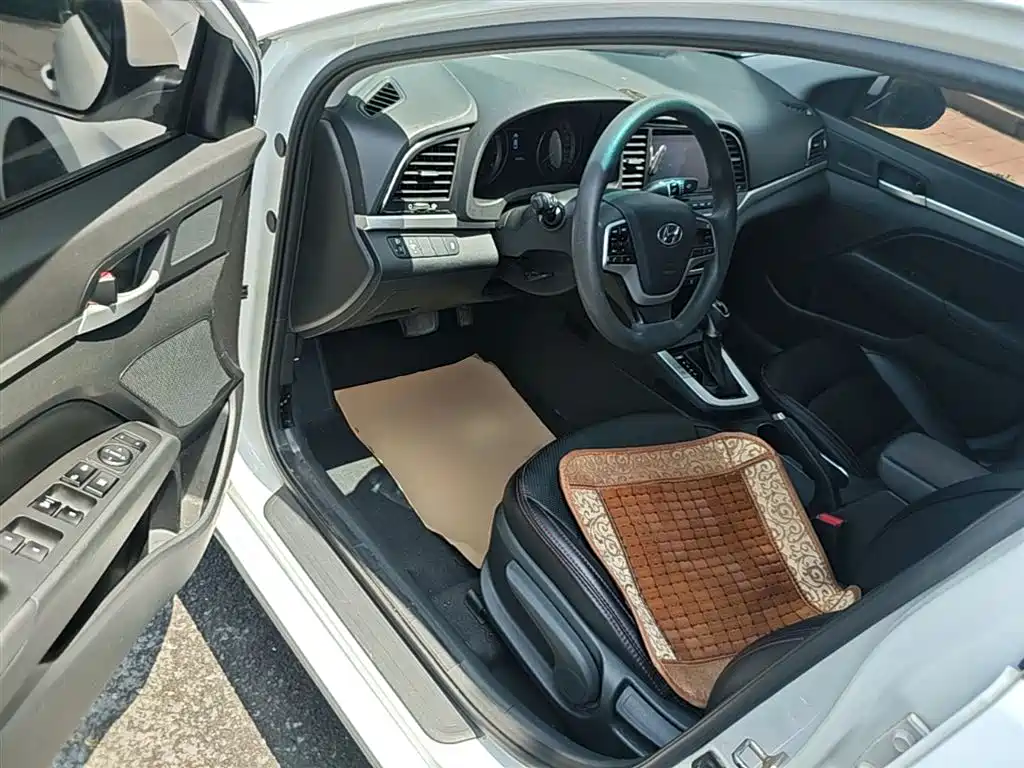 Hyundai Elantra 2016 Model 1.6L Automatic Smart Elite фото 16