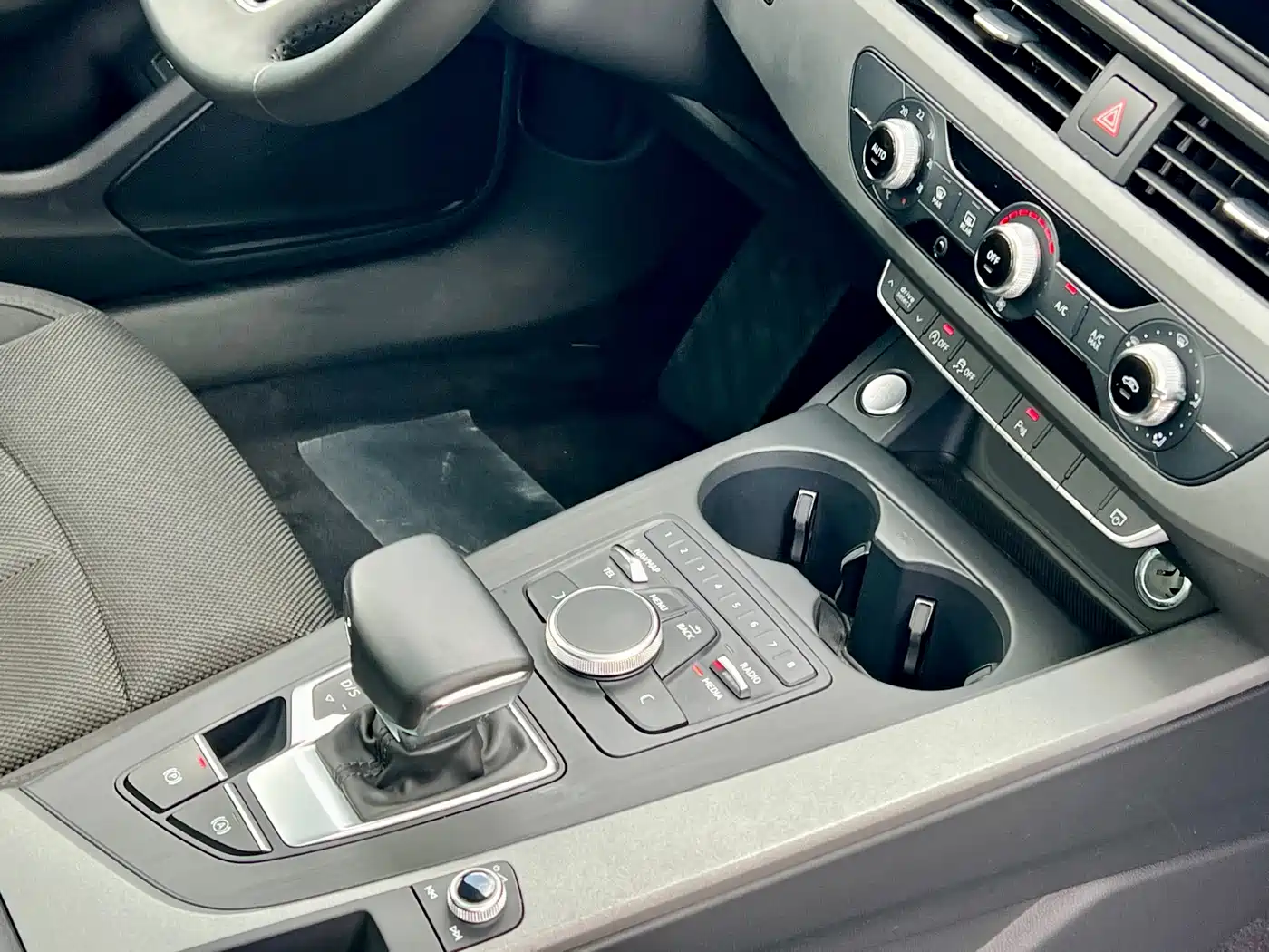 Audi A4L 2019 40 TFSI Progressive (China VI) фото 26