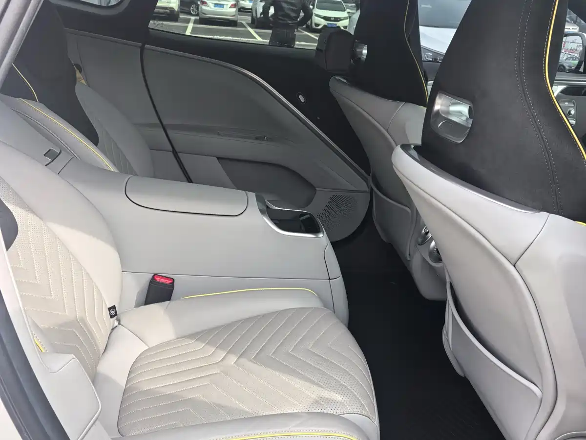 Avatr 11 2022 Long Range Dual Motor Luxury Edition 4-Seater фото 13