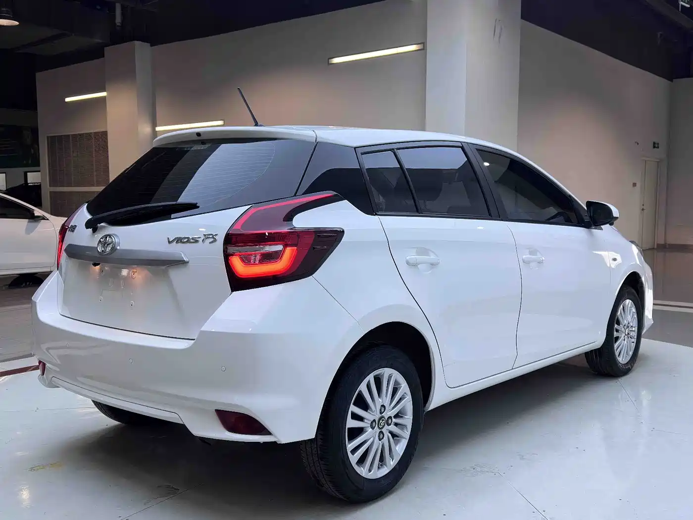 Toyota Vios FS 2022 1.5L CVT Sharp Speed CARE Edition фото 6