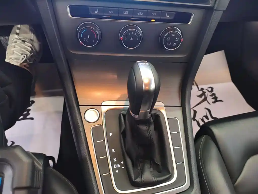 Volkswagen Golf 2016 230TSI Automatic Luxury фото 14