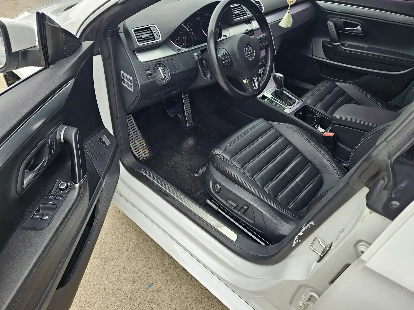 Volkswagen FAW-Volkswagen CC 2016 Model 1.8TSI Premium фото 5
