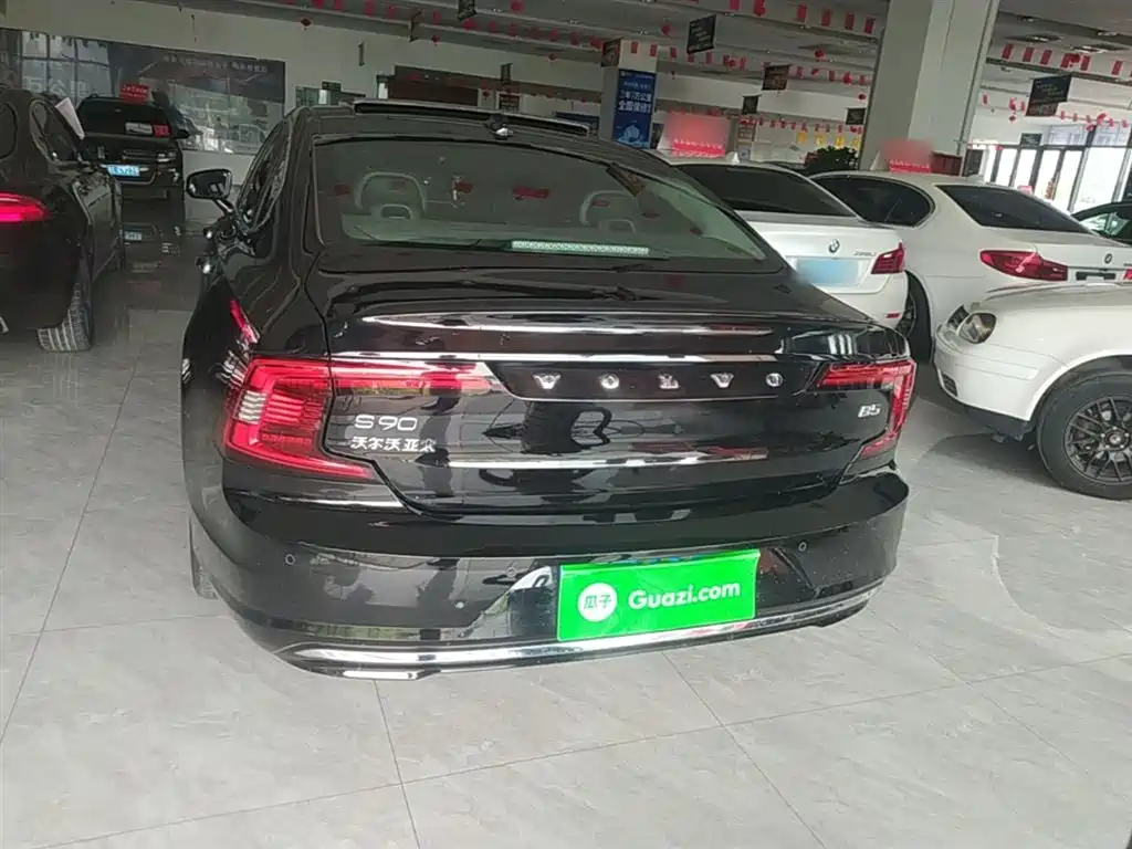 VOLVO S90