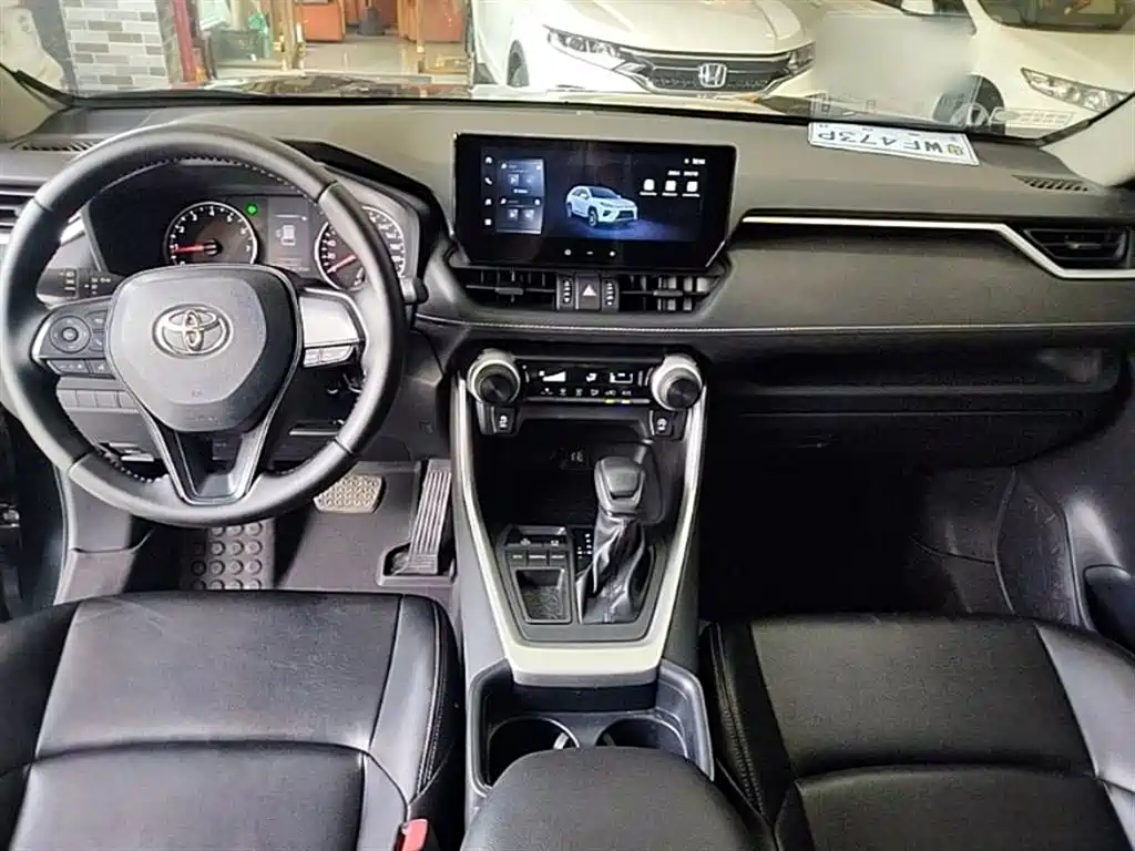 Toyota Wildlander 2023 2.0L CVT FWD LE фото 10