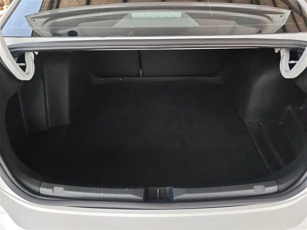 Volkswagen Lavida 2023 1.5L Auto Luxury Edition фото 19