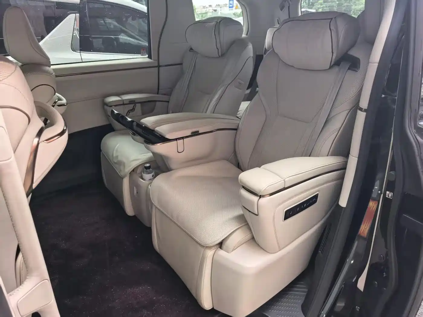 Lexus LM 2023 350h 7-Seater Elegance Edition фото 11