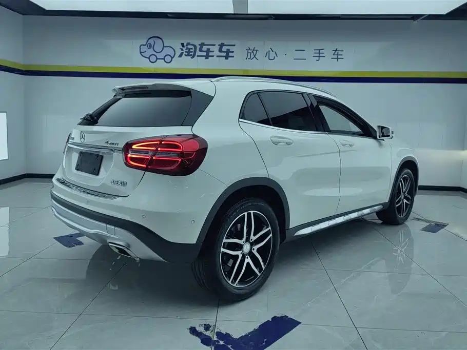 Mercedes-Benz GLA 2016 GLA 220 4MATIC Fashion фото 3