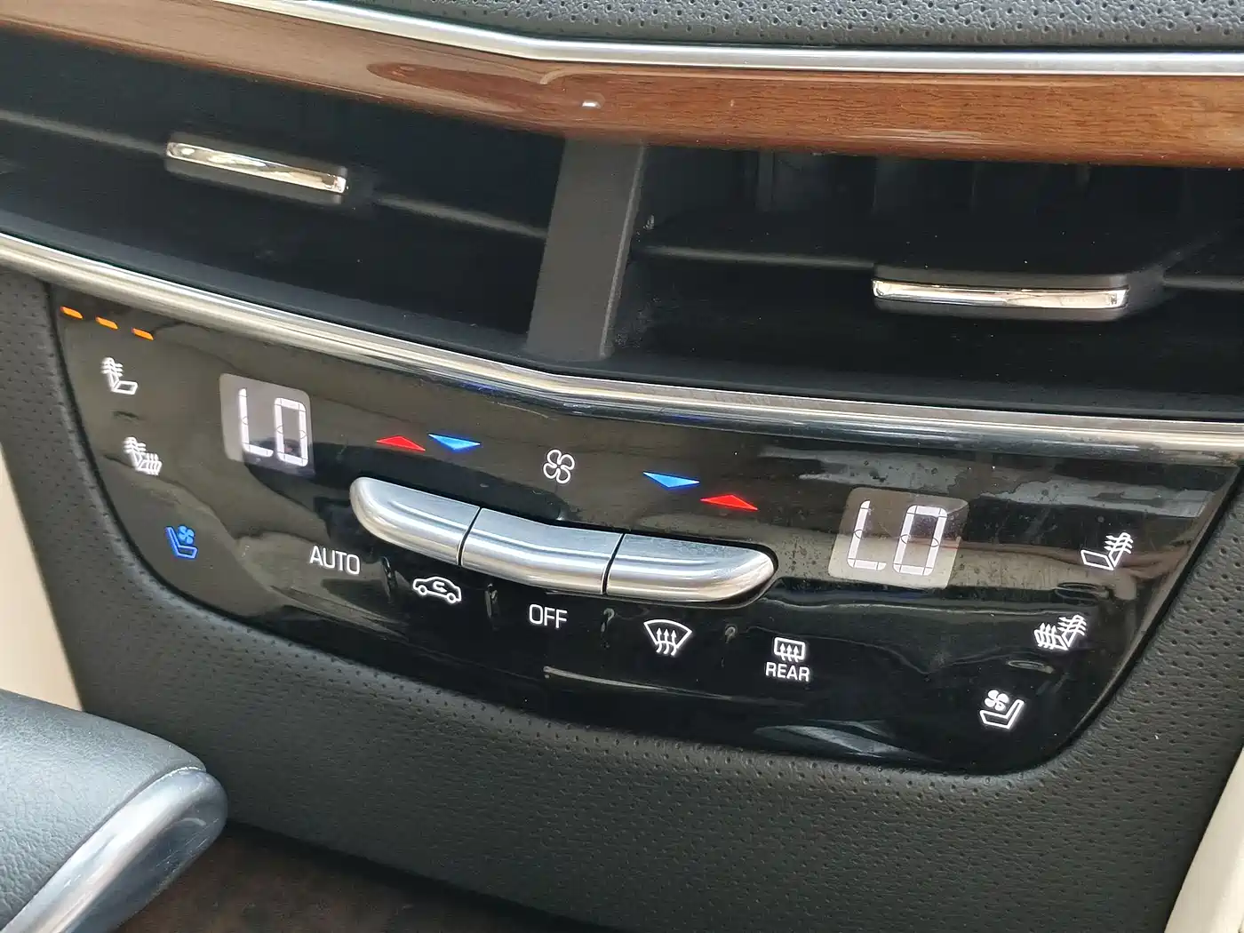 Cadillac CT6 2016 28T Platinum Edition фото 10